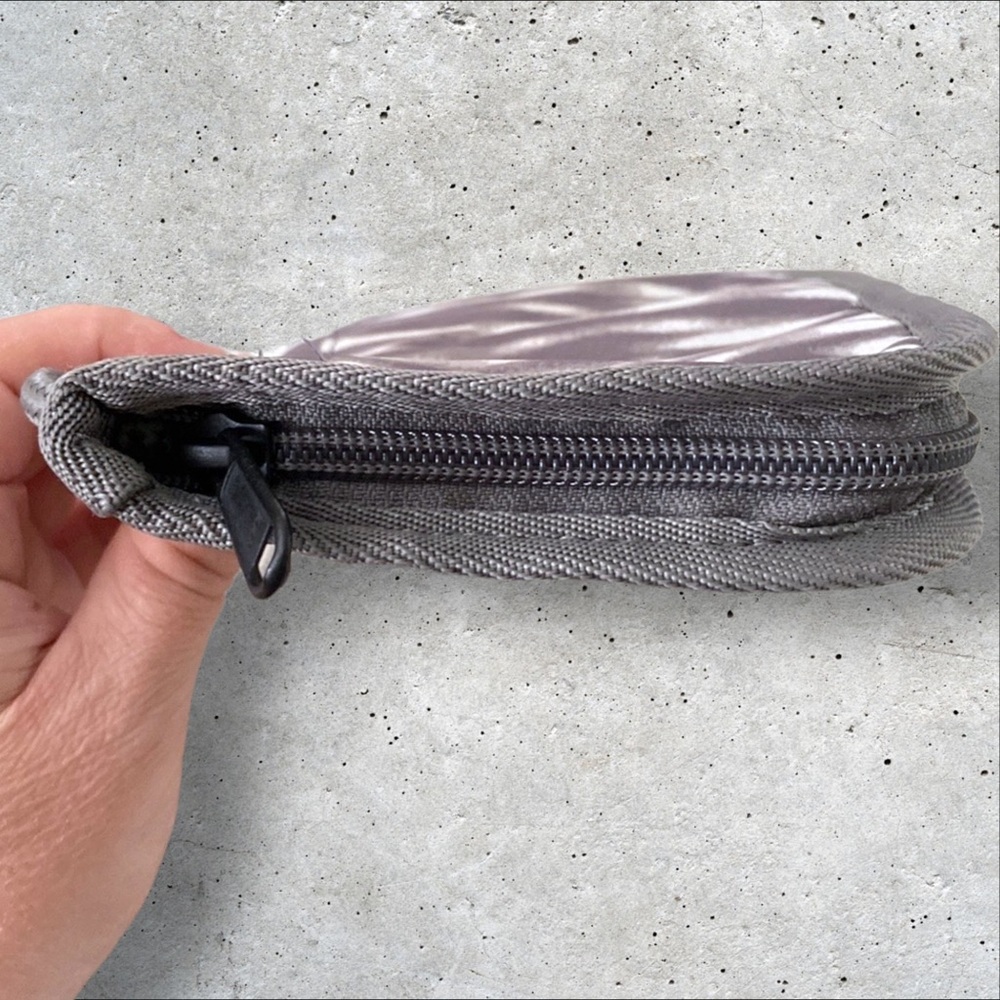EDDIE BAUER Gray/White Tie Dye Travel Wallet with Strap. - Picture 6 of 16